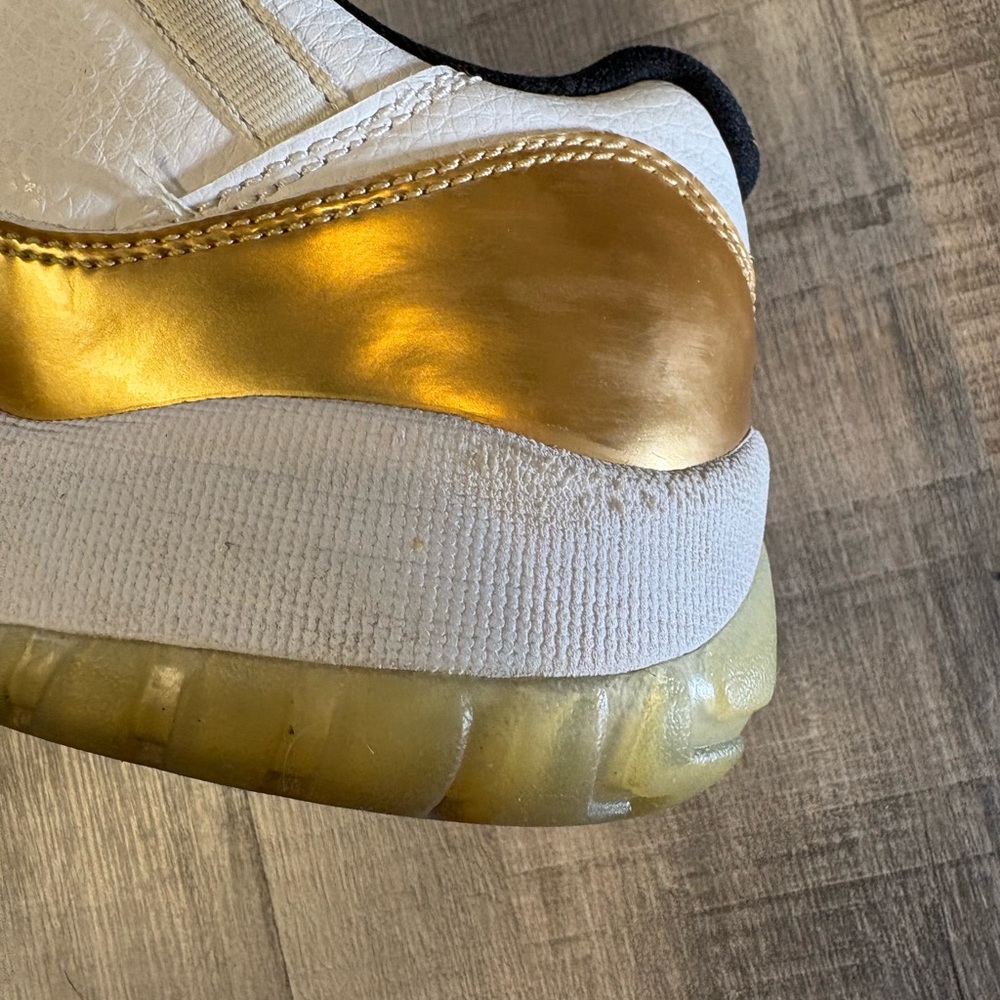 Jordan 11’s Retro Men’s Size 8.5 Gold & White - Picture 10 of 10